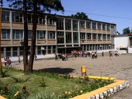 Tuzla: Učenik prijetio plastičnim pištoljem, isključen iz nastave Tuzla: Učenik prijetio plastičnim pištoljem, isključen iz nastave